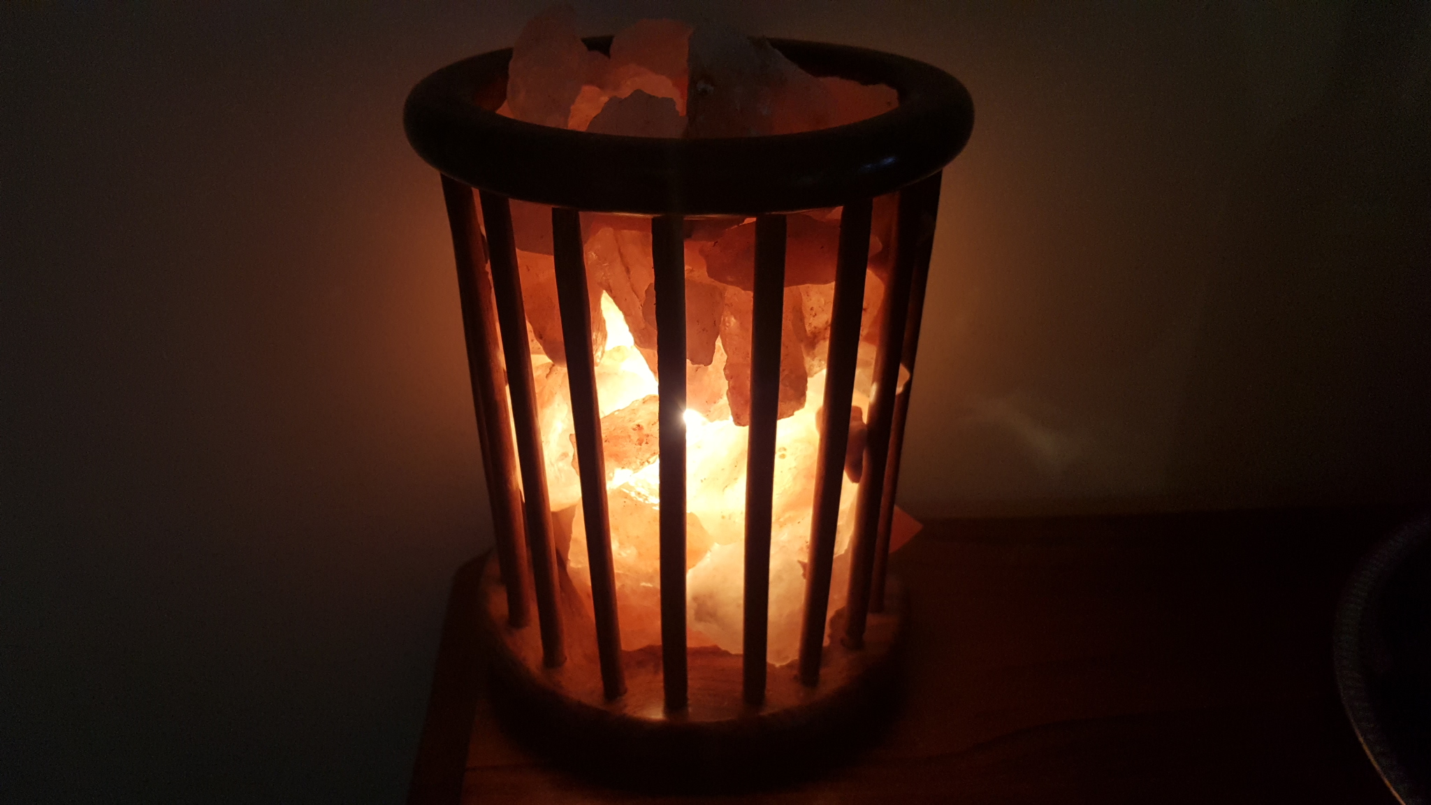 NEW Rosewood Cage Lamp with 3-4kg Himalayan Salt Chunks - Round - Click Image to Close